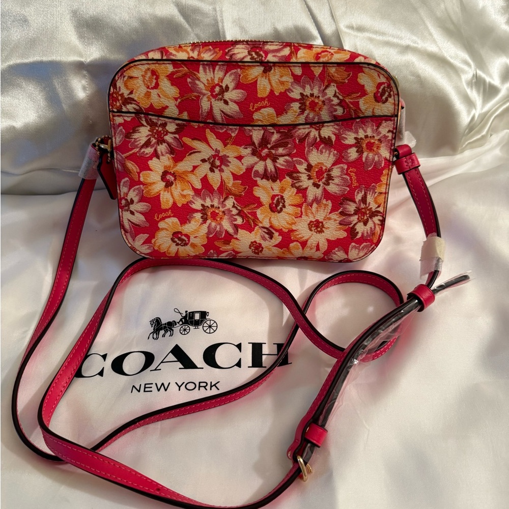 🧡Coach NEW Summer Red Floral Print‎ Camera Crossbody Bag🧡 - Picture 3 of 6